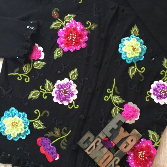 BEREK EMBELLISHED FLORAL SWEATER - NWOT - FREE SHIPPING! - Picture 2 of 8